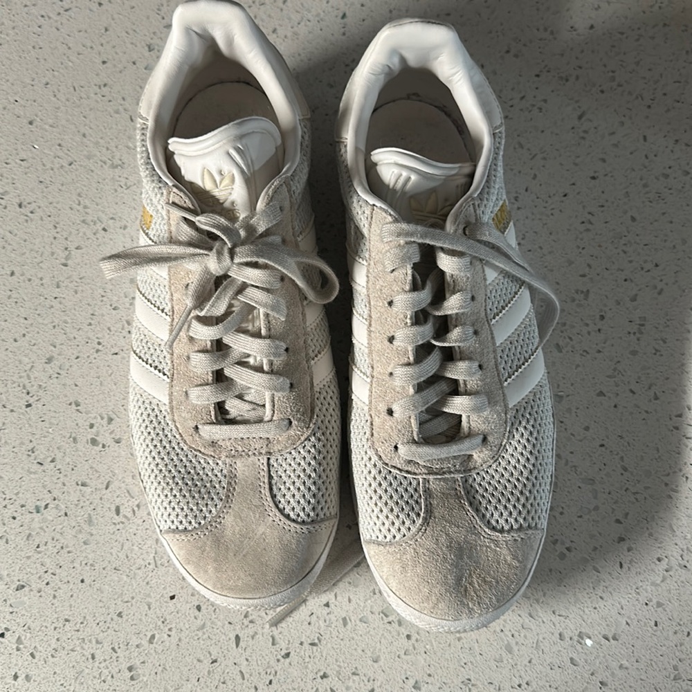 adidas gazelle women’s size 8 sneakers